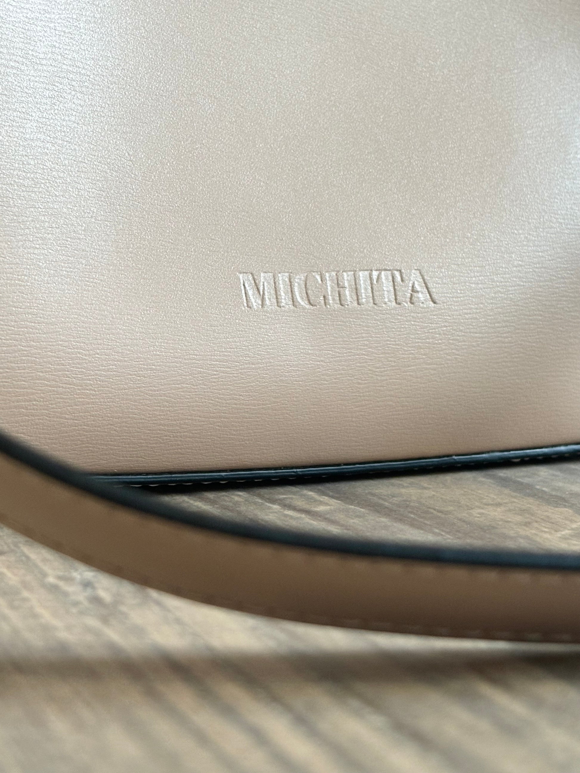 logo Michita Bag cipria